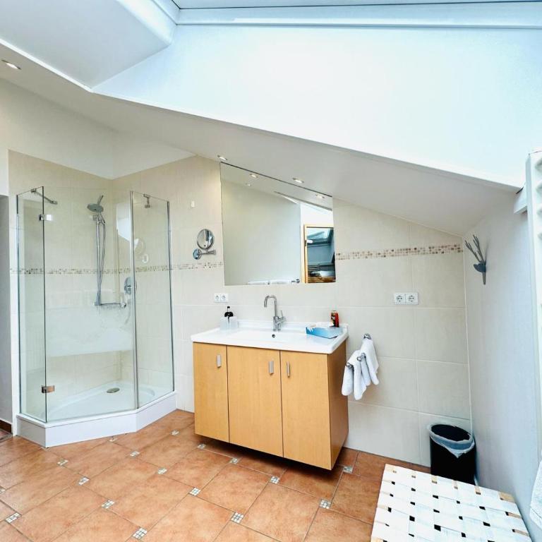 Gästehaus Bühler - Deluxe Doppelzimmer mit eigener Sauna - 8