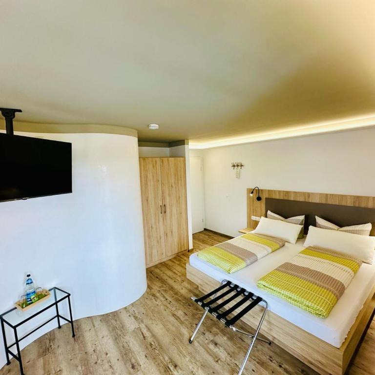 Gästehaus Bühler - Doppelzimmer mit Balkon - 5