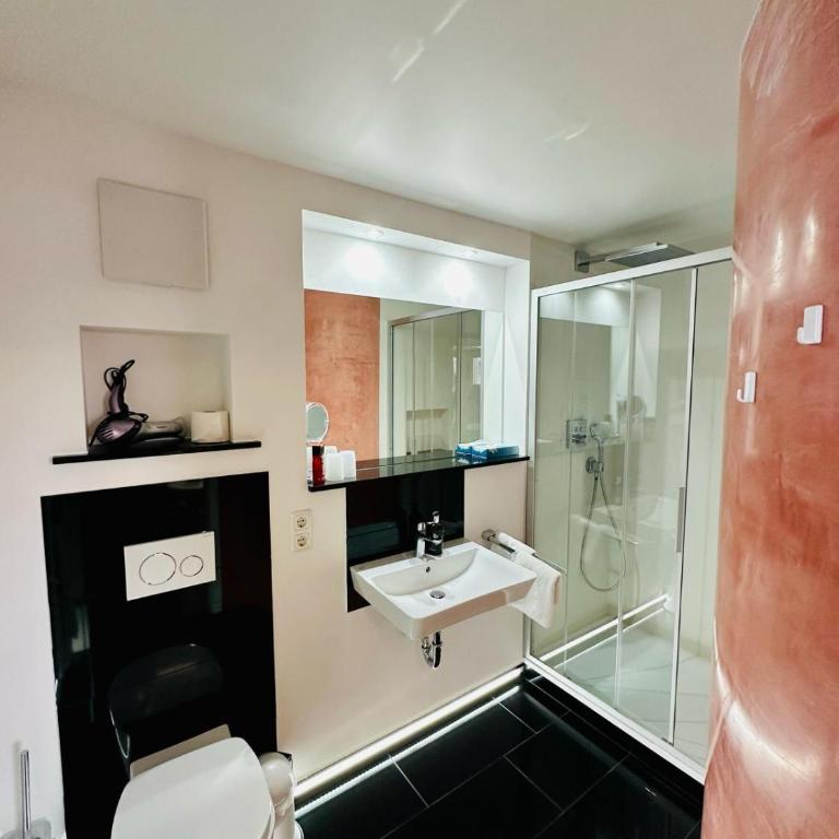 Gästehaus Bühler - Doppelzimmer mit Balkon - 1