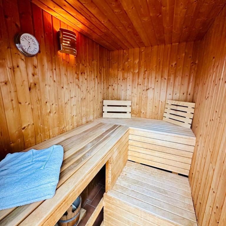 Gästehaus Bühler - Deluxe Doppelzimmer mit eigener Sauna - 11