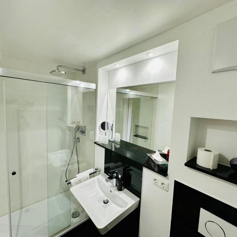 Gästehaus Bühler - Doppelzimmer mit Bergblick - 8