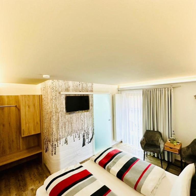 Gästehaus Bühler - Doppelzimmer mit Bergblick - 10