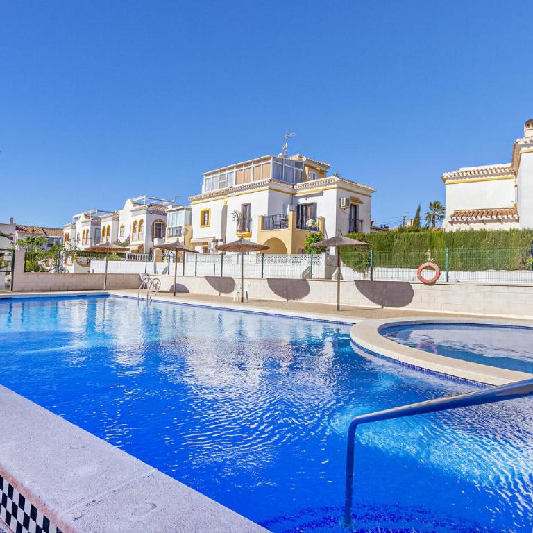 Beach Front Apartment In Torrevieja - Apartamento de 2 dormitorios - 10