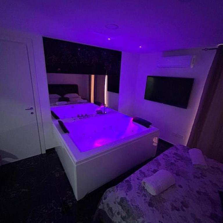 Valentino luxury suites - Camera Quadrupla con Vasca - 20