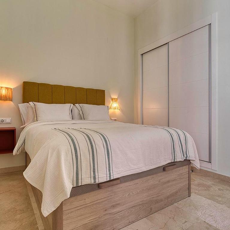Atico con terraza privada Centro Histórico - Apartamento de 2 dormitorios - 20