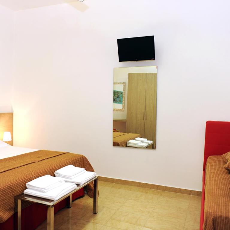 Suitedelmare - Monolocale con Cucina e Balcone - 4