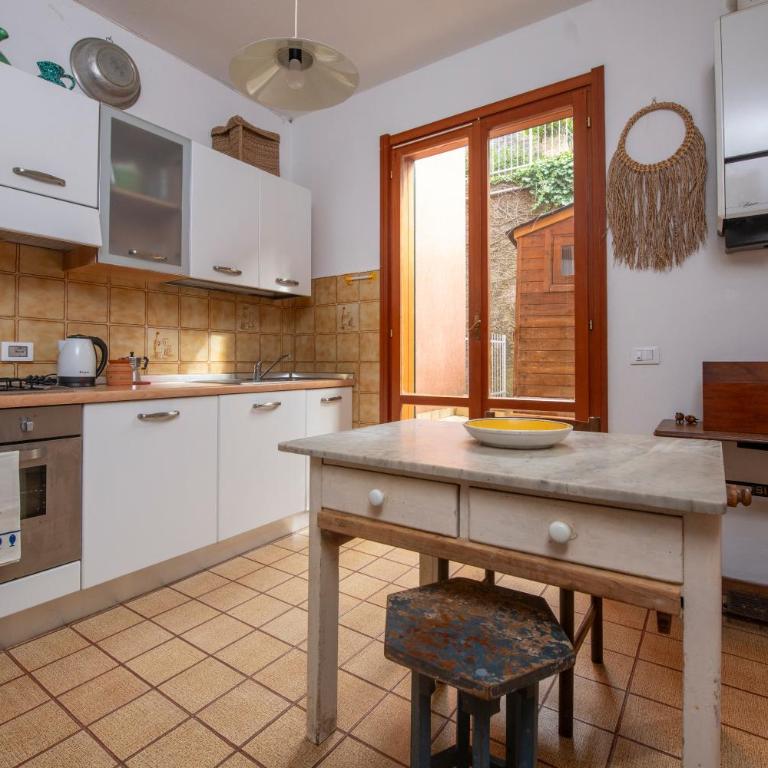229 - Casa di Magda - Moneglia, 5minuti a piedi dal mare e spiaggia - PARCHEGGIO PRIVATO INCLUSO - Appartamento con 2 Camere da Letto - 3