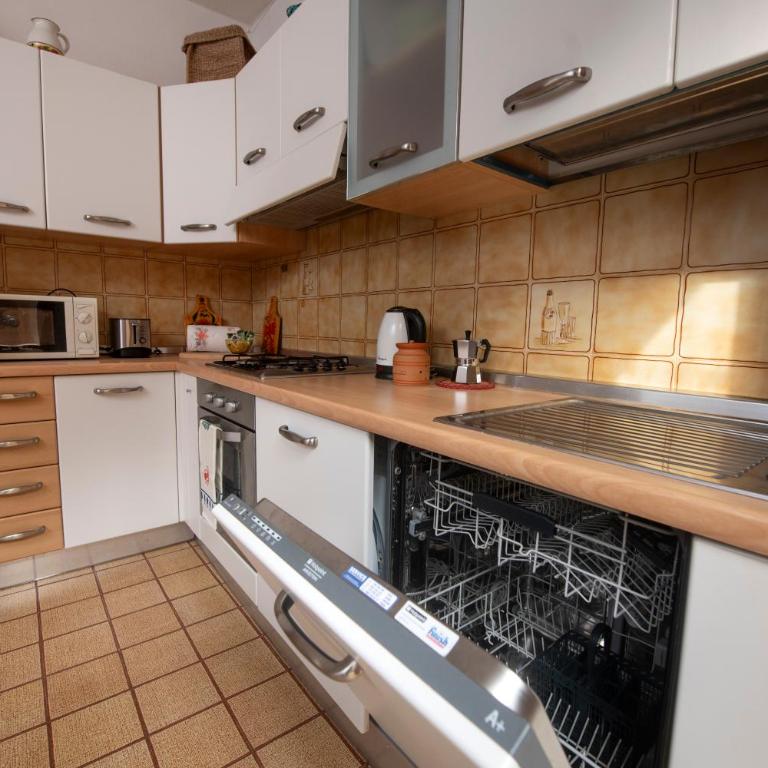 229 - Casa di Magda - Moneglia, 5minuti a piedi dal mare e spiaggia - PARCHEGGIO PRIVATO INCLUSO - Appartamento con 2 Camere da Letto - 19