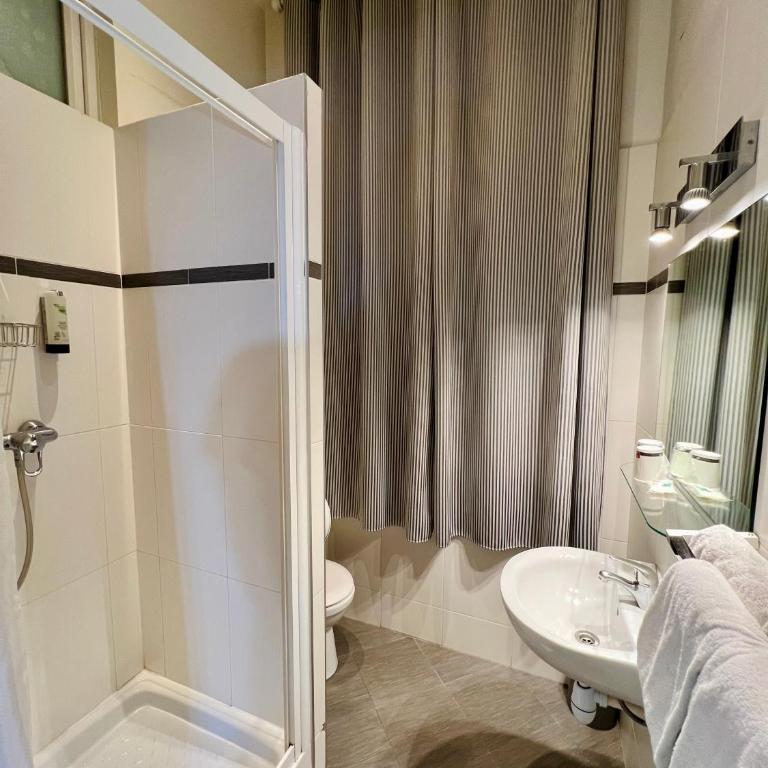 Hôtel des Beaux Arts - Double Room without Window - 2