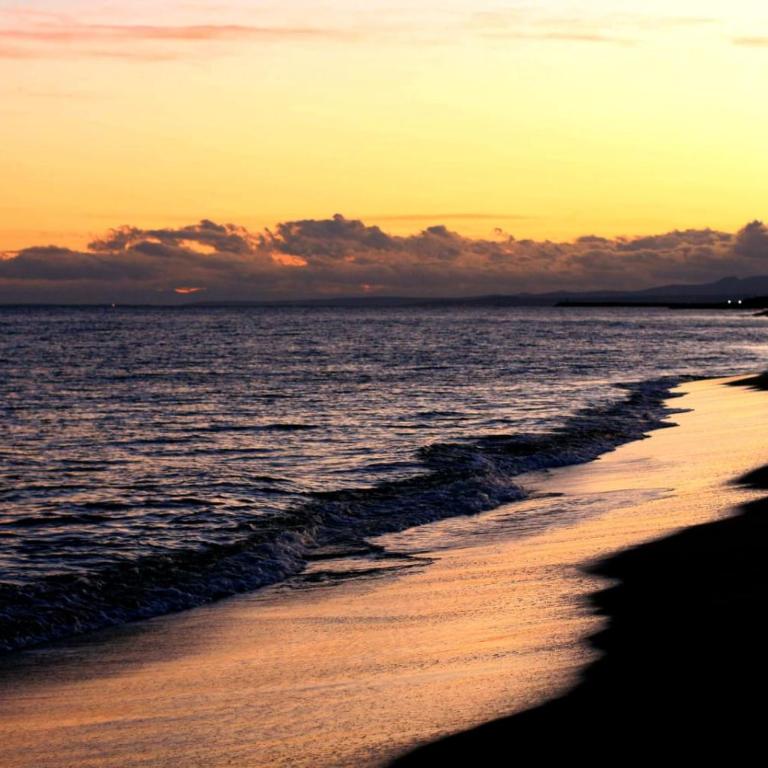 T2 - Les pieds dans le sables en toutes saisons 5 couchages - climatisation - parking privée - piscine - situation optimum et rare - Amoureva - Plage Richelieu- Cap d'Agde - One-Bedroom Apartment - 1
