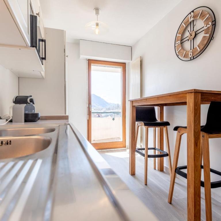 DUCS DE SAVOIE - Comfortable flat a stone's throw from the old town - Apartment - 9
