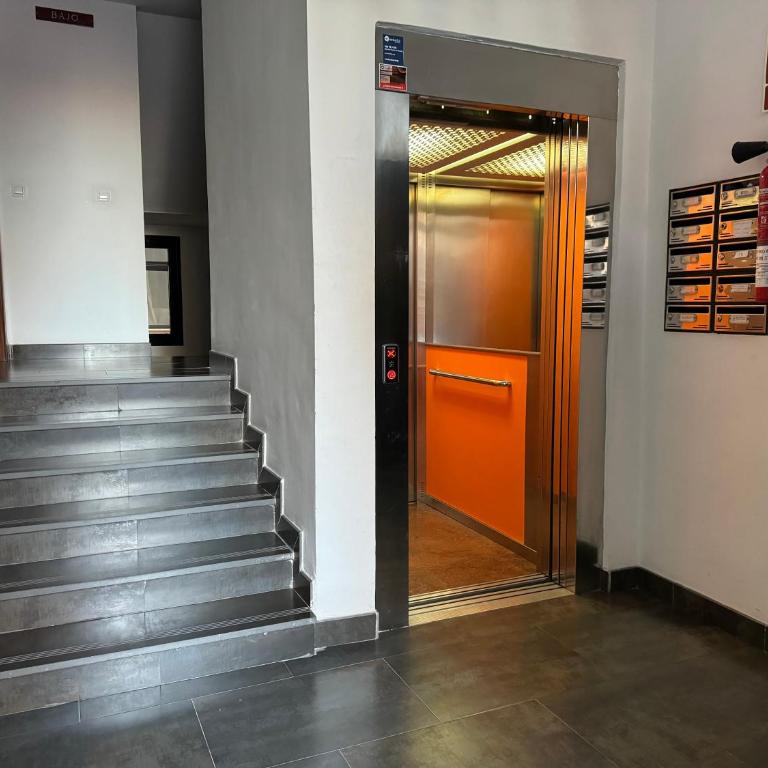 Dúplex céntrico con terraza y parking gratuito - Two-Bedroom Apartment - 32