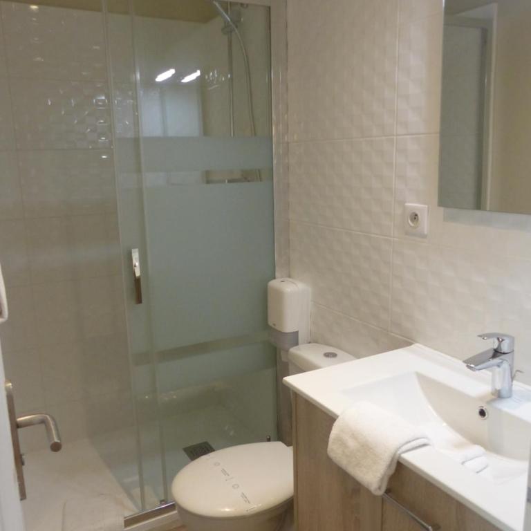 Logis Hôtel Louise de Savoie - Privilege Suite with Separate Room, Comfort Kitchenette - 8