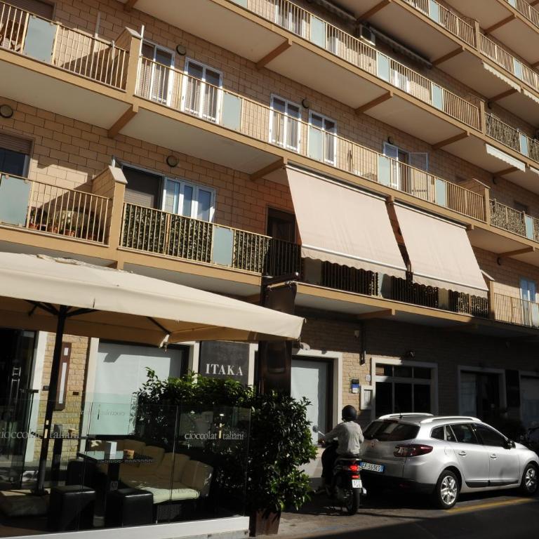 Suitedelmare - Monolocale con Cucina e Balcone - 10