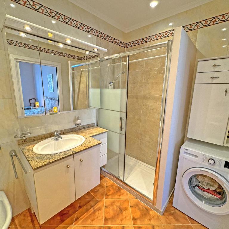 Cosy Sea Front Apartment Nice France - Appartement - Vue sur Mer - 27
