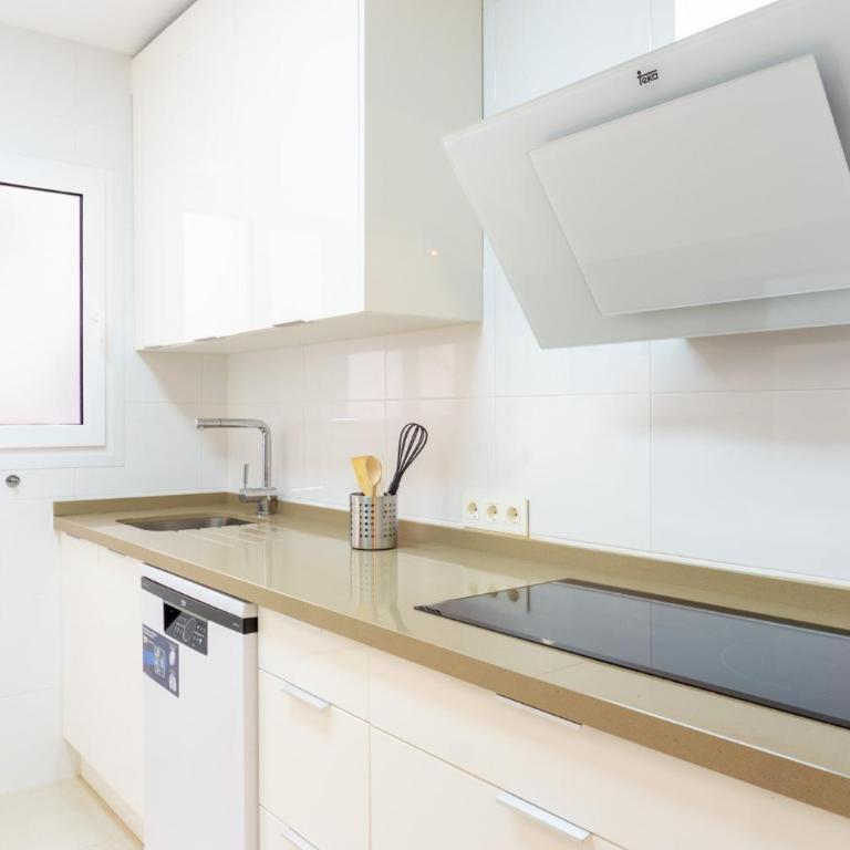 Walking to the Beach of Palo and Pegregalejo - Apartamento de 3 dormitorios - 21
