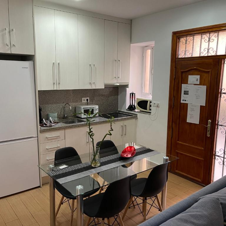 CASITA ANDALUZA CENTRO con PARKING sujeto a disponibilidad - Apartamento de 2 dormitorios - 2