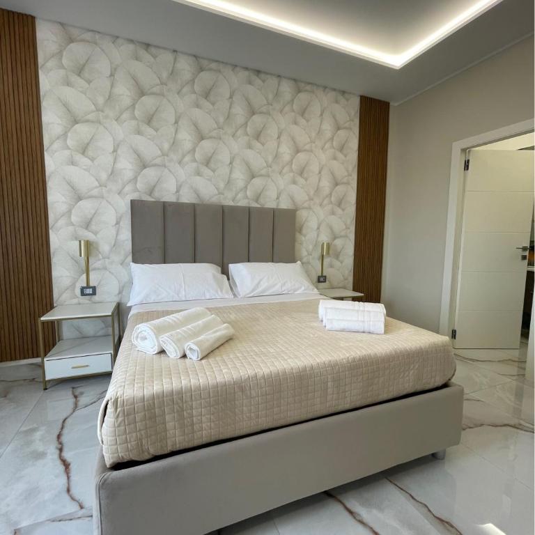 Napoli Central Suites - Camera King Superior - 10
