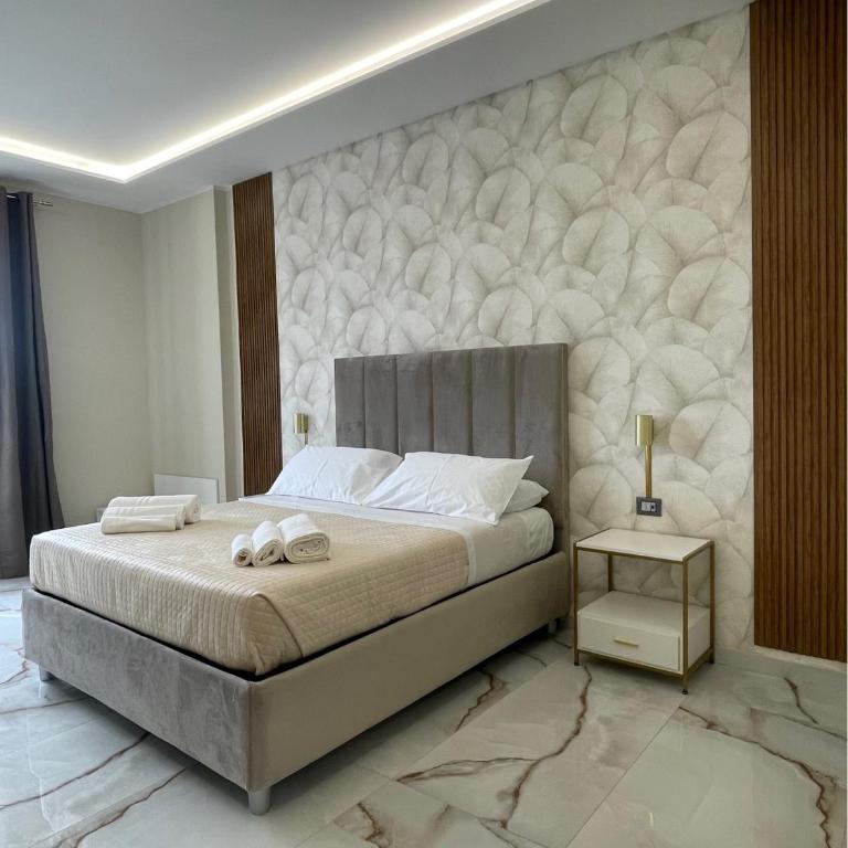 Napoli Central Suites - Camera King Superior - 4