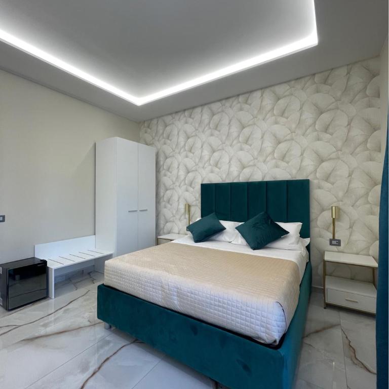 Napoli Central Suites - Camera Matrimoniale Standard - 7