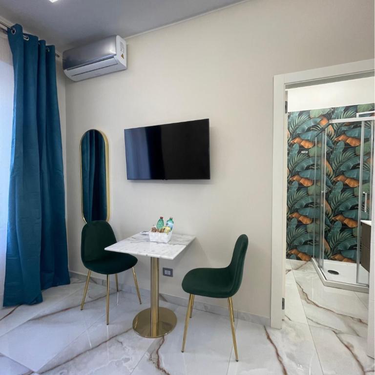 Napoli Central Suites - Camera Matrimoniale Standard - 6