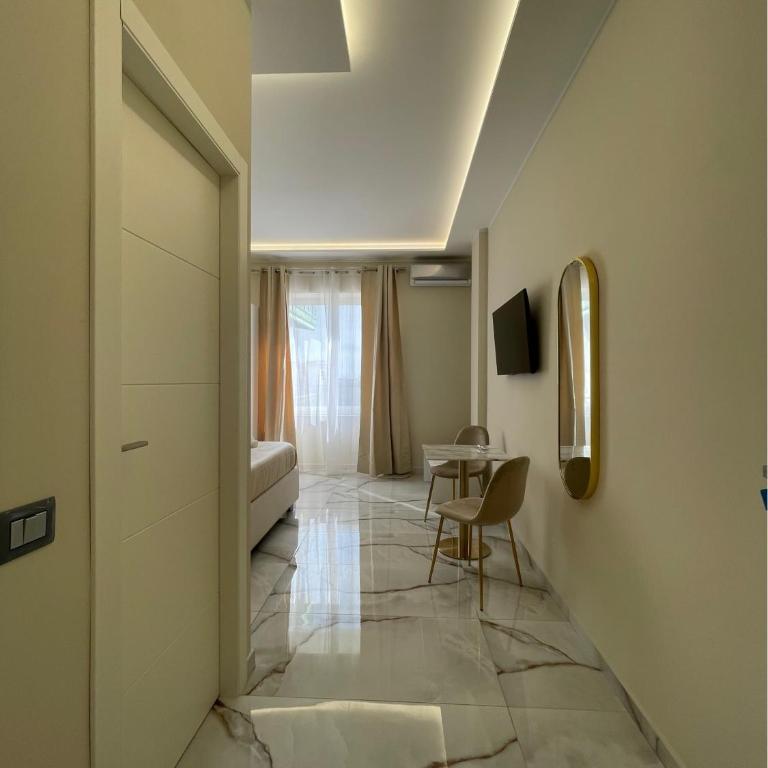 Napoli Central Suites - Camera Deluxe - 9