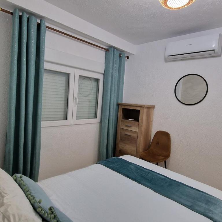 Stunning sea vistas by the beach - Two-Bedroom Apartment - 36