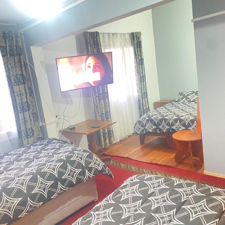 Hostal Papo - Family Room with Private Bathroom - 5