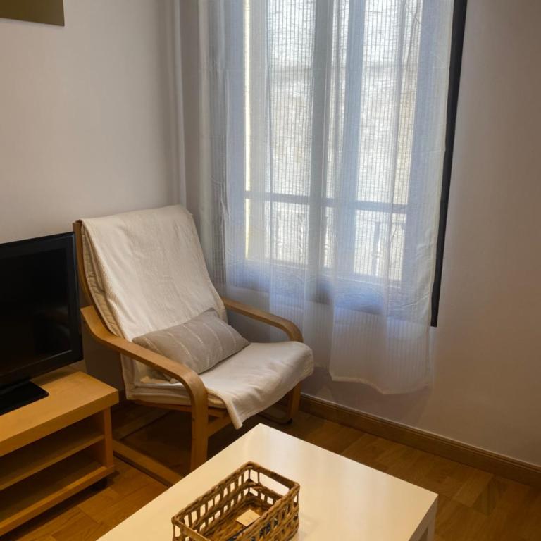 Apartamentos Caceres - Apartamento de 1 dormitorio (2-4 adultos) B - Plaza de la Concepción, 19 - 15