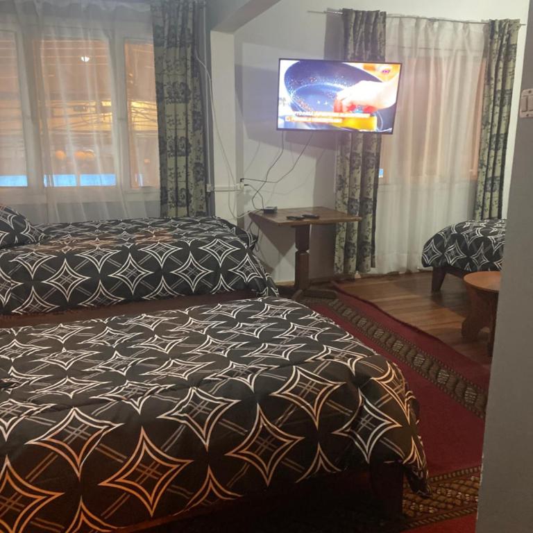 Hostal Papo - Family Room with Private Bathroom - 2
