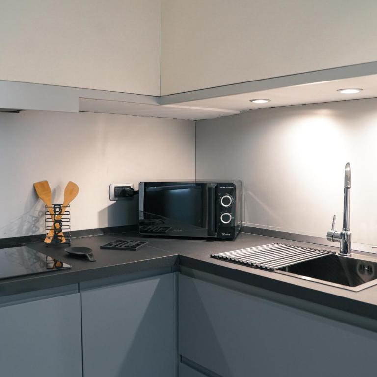 Chiatamone Premium Apartment - Appartamento con 2 Camere da Letto - 10