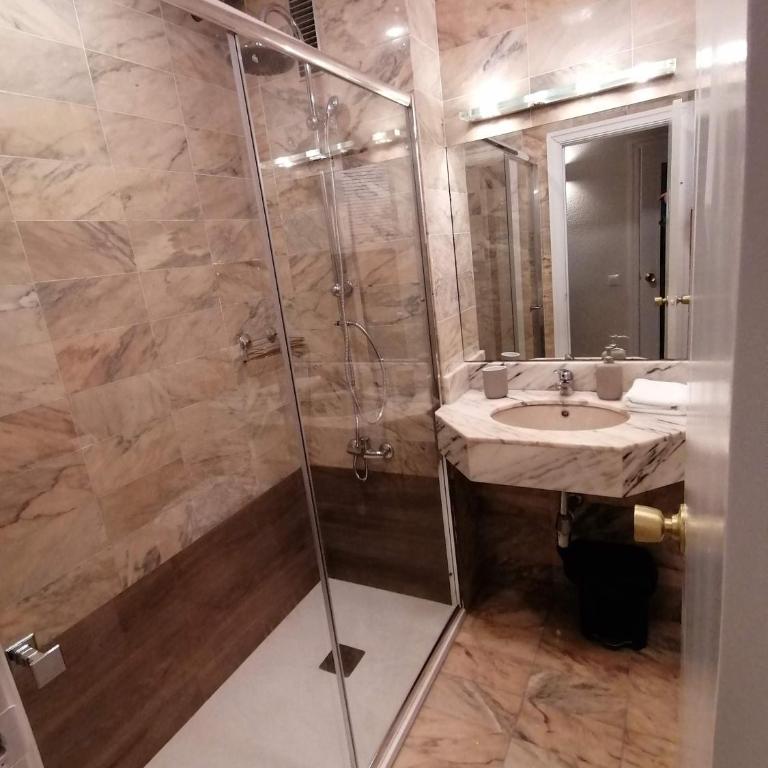 Corcega - Sagrada Familia - Three-Bedroom Apartment - 10