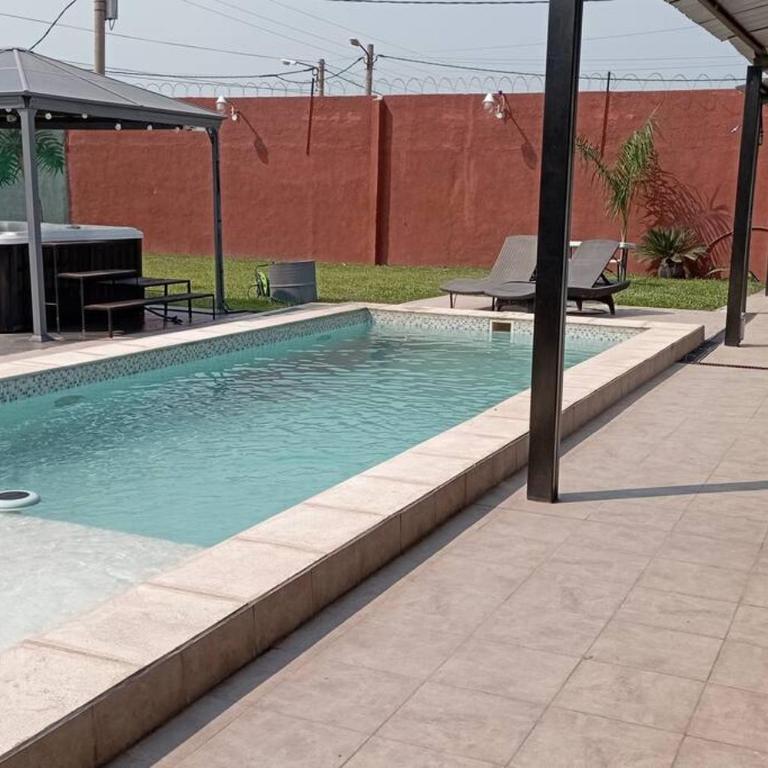 Casa quinta con jacuzzi piscina y parrilla en Resistencia - Casa de 2 dormitorios - 28