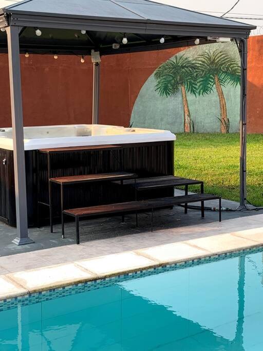 Casa quinta con jacuzzi piscina y parrilla en Resistencia - Casa de 2 dormitorios - 35