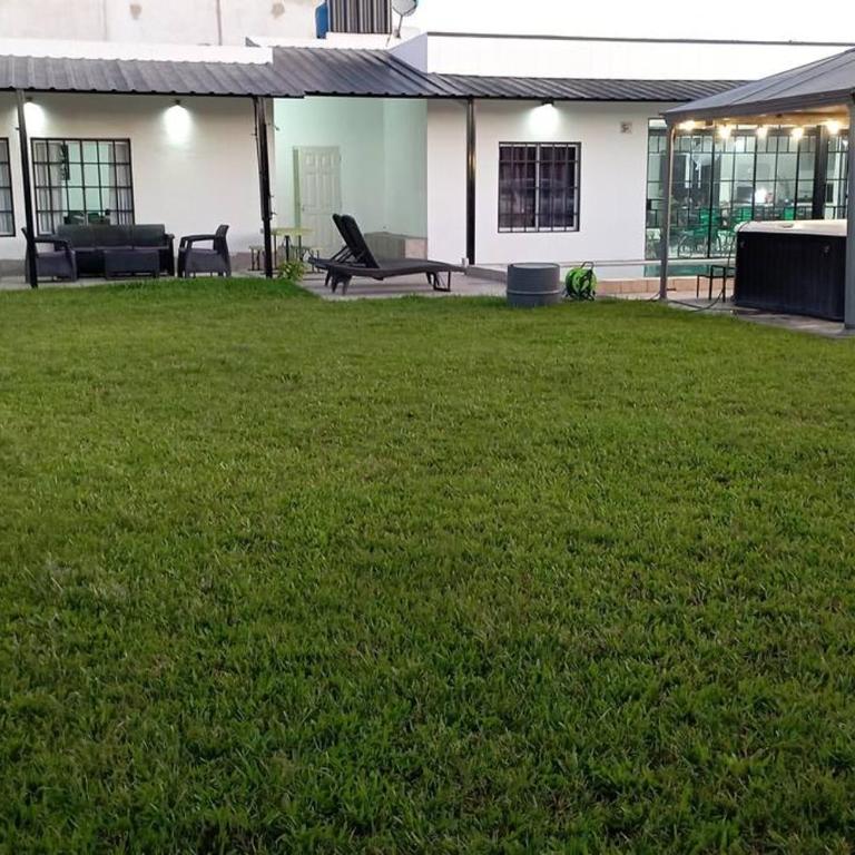 Casa quinta con jacuzzi piscina y parrilla en Resistencia - Casa de 2 dormitorios - 63