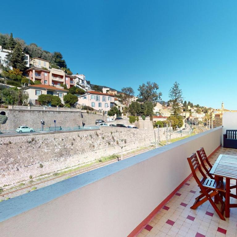 Spacieux 2P climatisé centre-ville Menton avec grande terrasse, proche plages et commerces - FR-1-196-351 - Apartment - 1