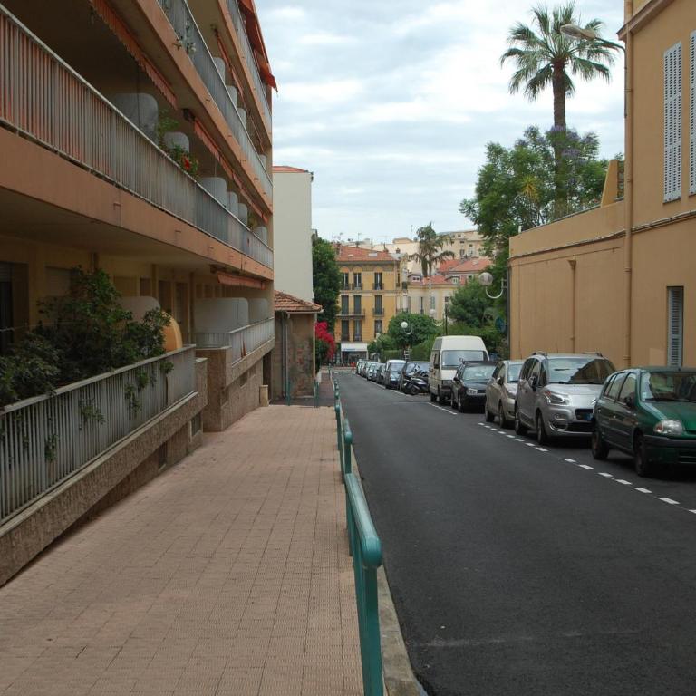 Spacieux 2P climatisé centre-ville Menton avec grande terrasse, proche plages et commerces - FR-1-196-351 - Apartment - 13