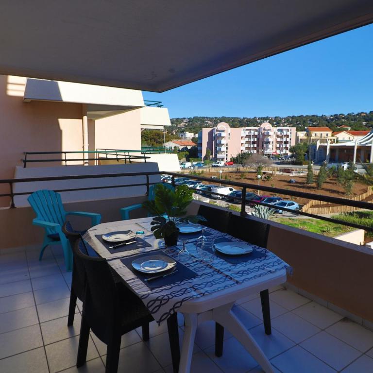Joli T2 rénové avec terrasse et piscine, accès direct plage - FR-1-472A-302 - Apartment - 7