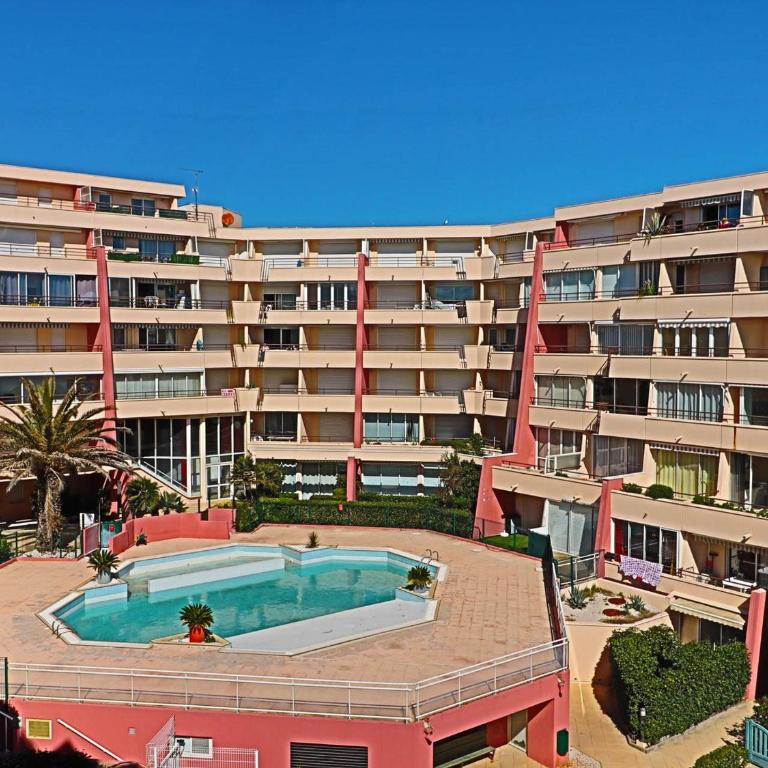Joli T2 rénové avec terrasse et piscine, accès direct plage - FR-1-472A-302 - Apartment - 13