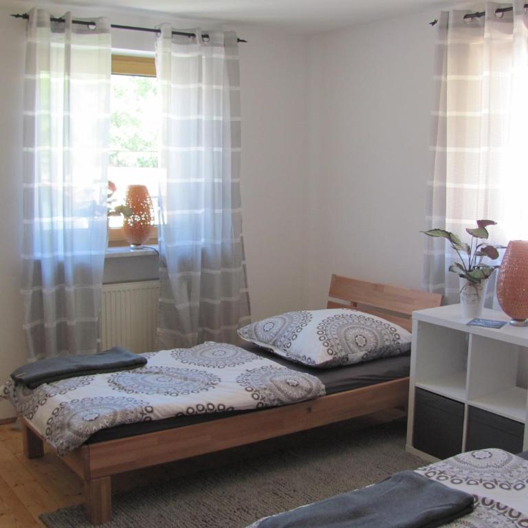 #6 Komfortables sonniges Gästezimmer mit 2 Betten, Gemeinschaftsbad, W-Lan frei, Airport nah - Doppel-/Zweibettzimmer mit Gemeinschaftsbad - 4