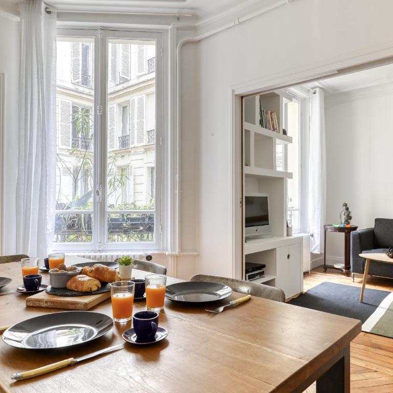Perfect T2 at the foot of the Eiffel Tower-Paris 7 - Appartement - Rez-de-Chaussée - 1
