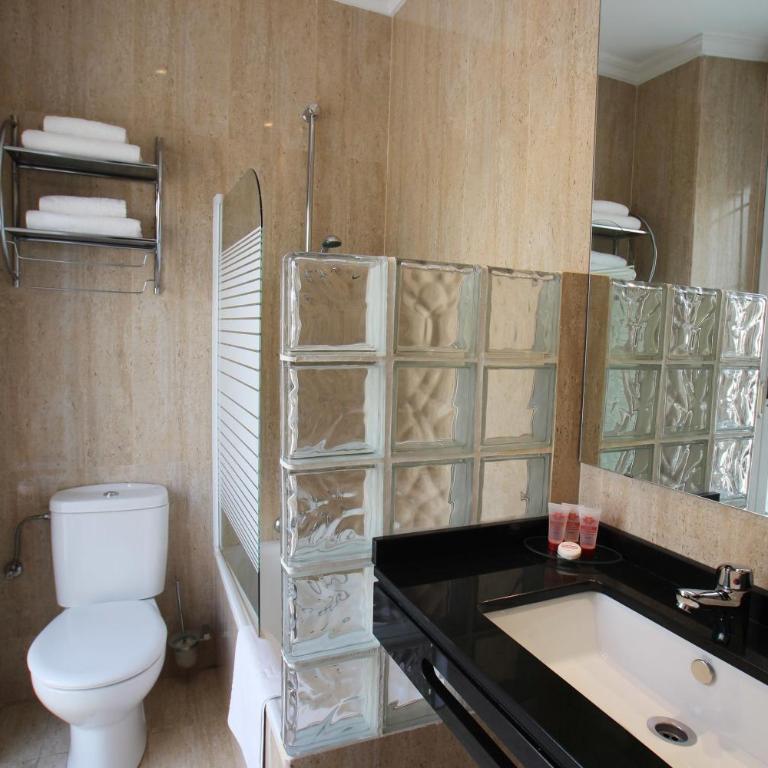 Hotel Maestranza - Habitación Doble Estándar con balcón - 1 o 2 camas - 6