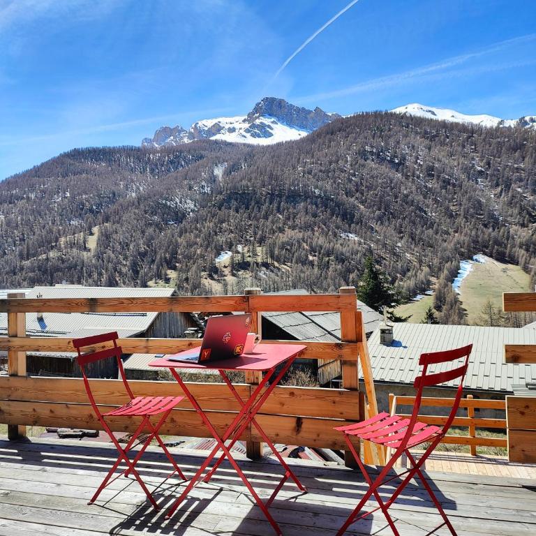 Chambre d'hôtes Chalet AILLEURS - Chambre Double - Vue sur Montagne - 1