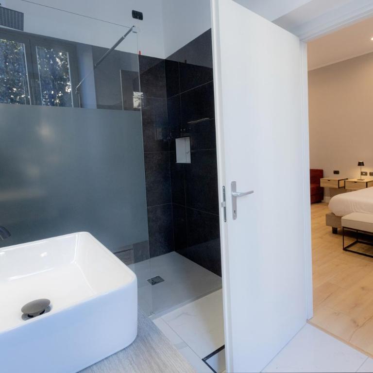 Villa Borghese Prestige Rooms - Camera Tripla Luxury - 10