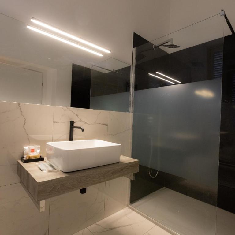Villa Borghese Prestige Rooms - Camera Tripla Luxury - 9