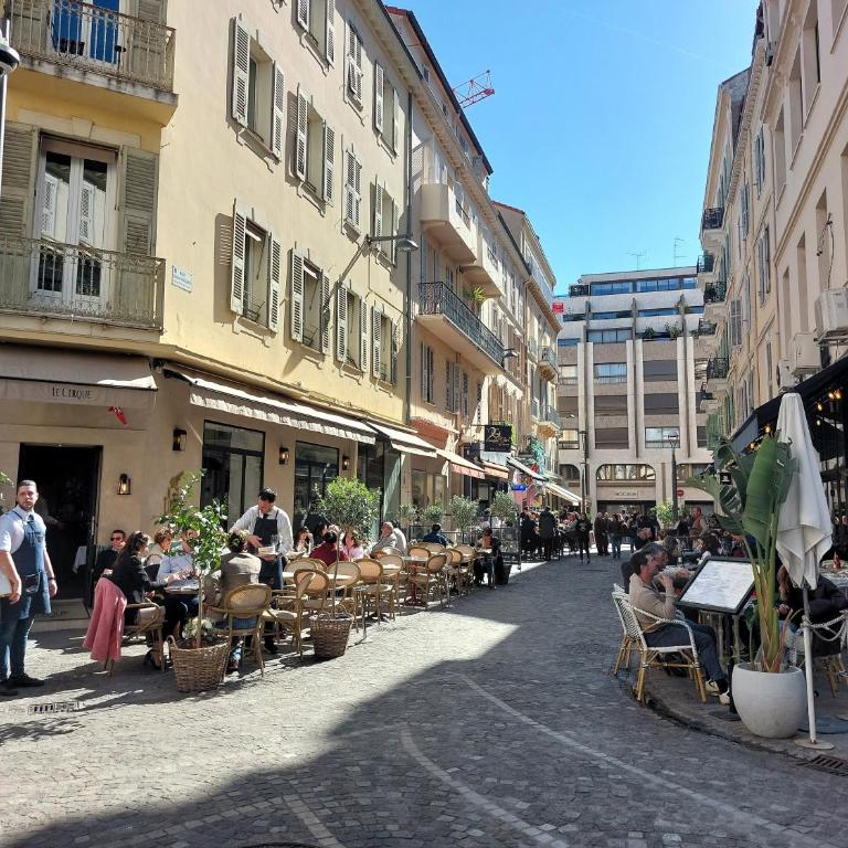 Gray d'Albion - Cannes Rue d'Antibes - 2 Minutes walk from Beach, Palais des Festivals, Boulevard de la Croisette - Free Parking - Estudio Superior - 17