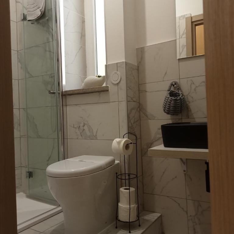 Fenix Rooms - Camera Matrimoniale con Bagno Privato Esterno - 7