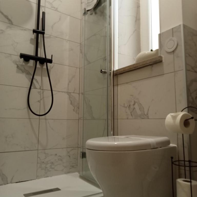 Fenix Rooms - Camera Matrimoniale con Bagno Privato Esterno - 8