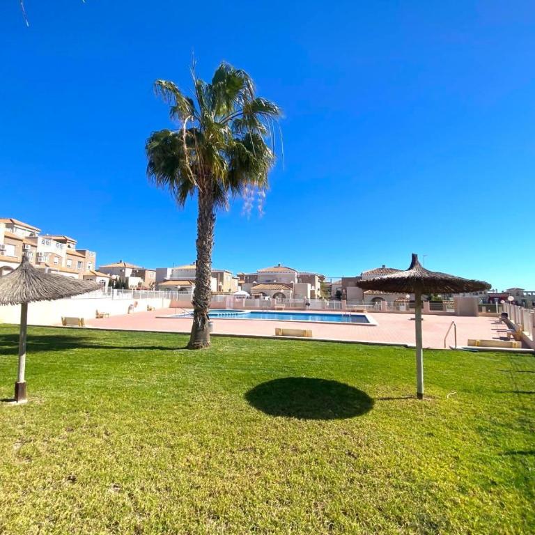 Precioso duplex en Torrevieja - Two-Bedroom Apartment - 27