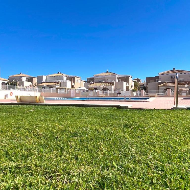 Precioso duplex en Torrevieja - Two-Bedroom Apartment - 28